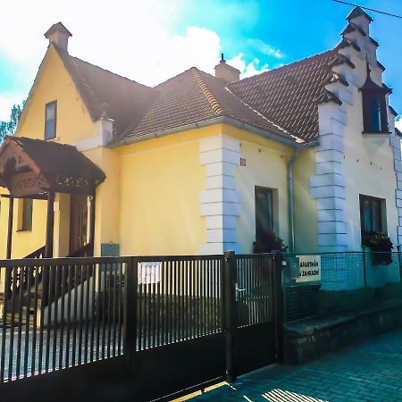 Apartman V Zahradni Прахатице Екстериор снимка