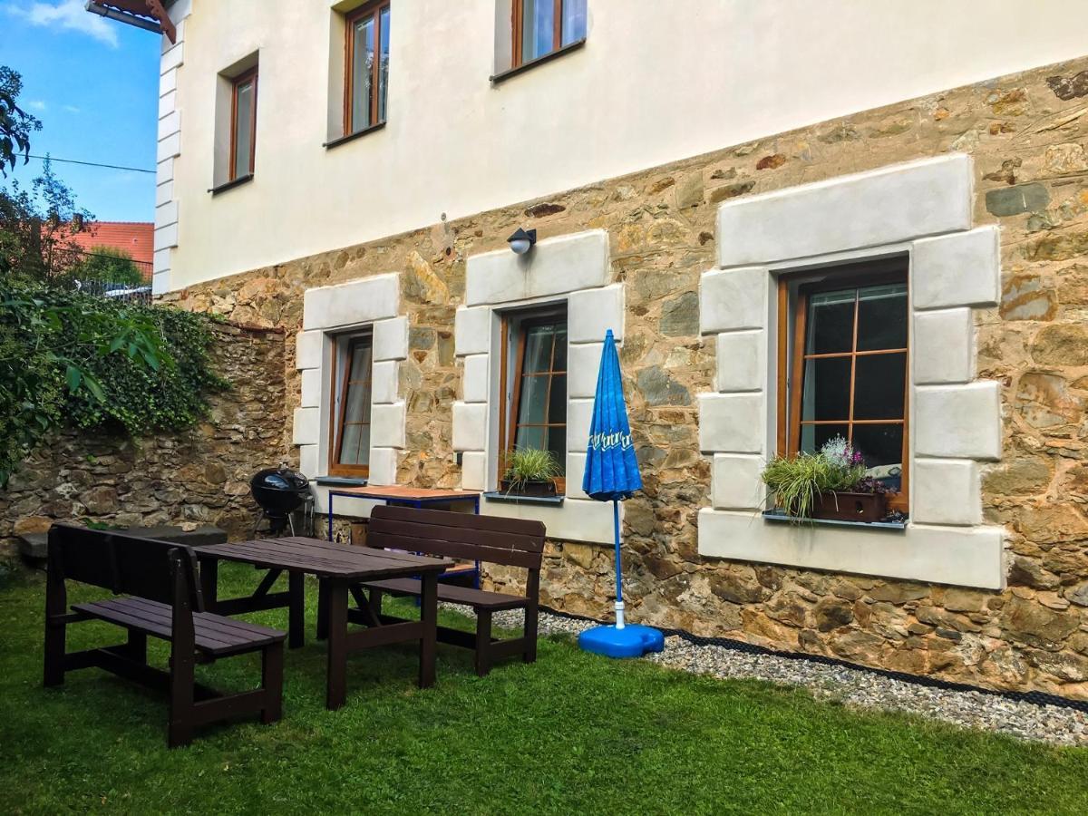 Apartman V Zahradni Прахатице Екстериор снимка