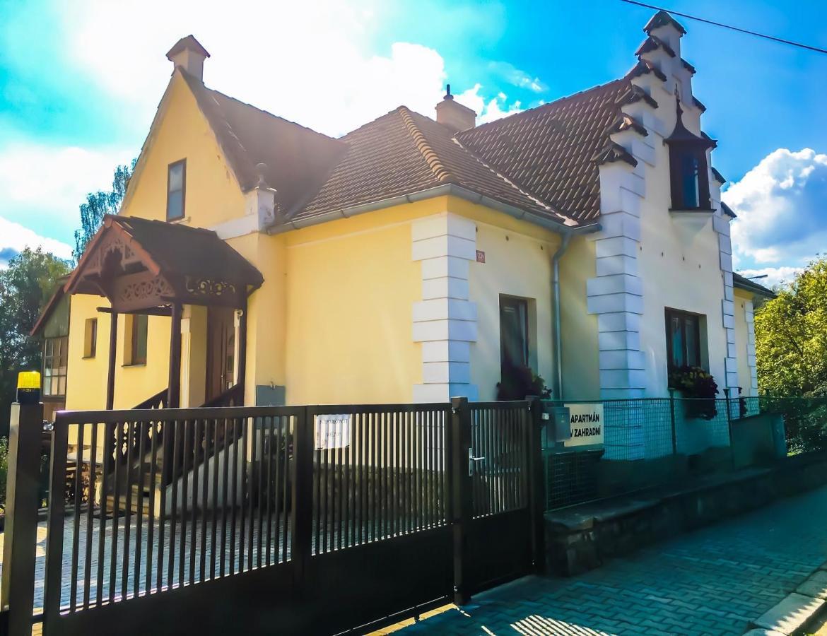 Apartman V Zahradni Прахатице Екстериор снимка
