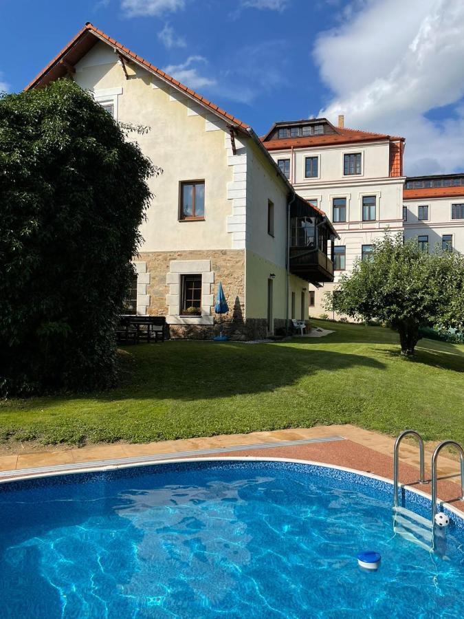 Apartman V Zahradni Прахатице Екстериор снимка