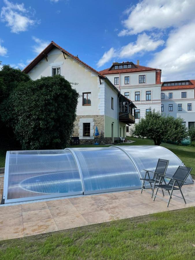 Apartman V Zahradni Прахатице Екстериор снимка