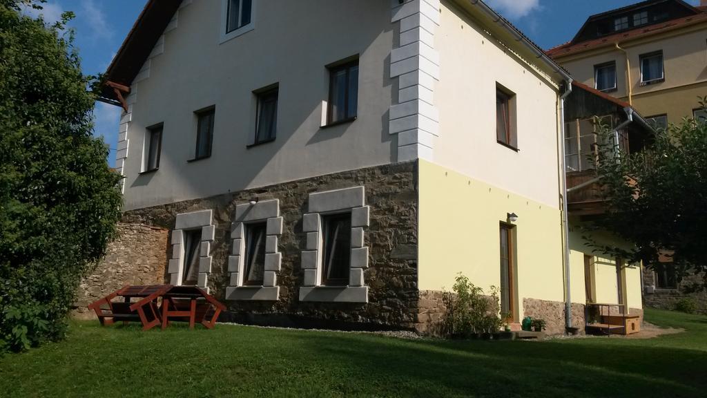 Apartman V Zahradni Прахатице Екстериор снимка